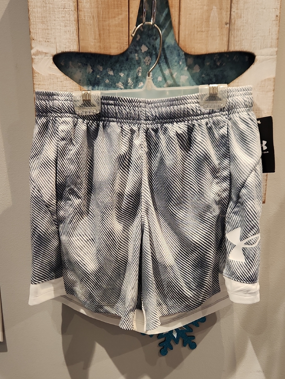NWT Under Armour Loose Women's Sz S/P/CH UA Baseline Lino Shorts